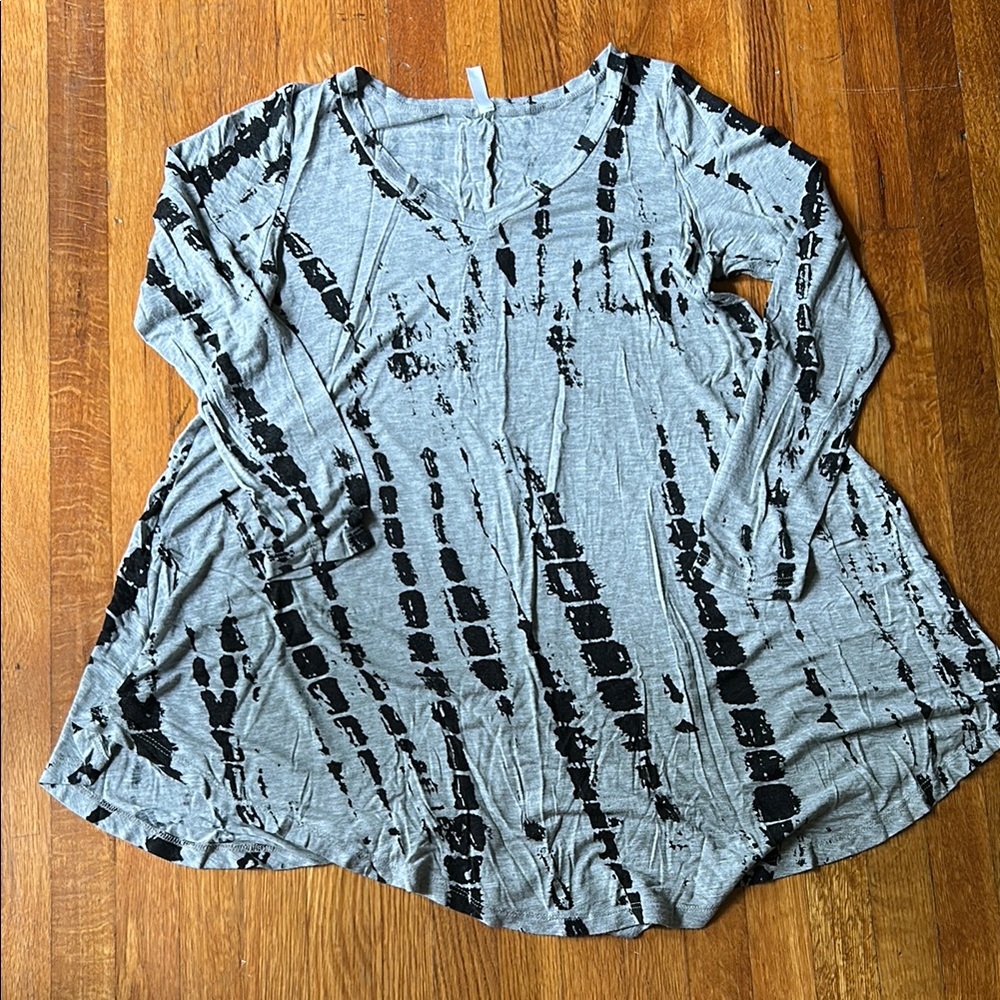 Popana Blue and Gray Asymmetrical Long Sleeve Tunic